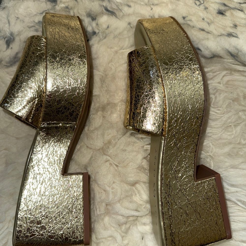 Katy Perry Women's The Busy Bee Slip-On Slide Sandal Gold size 8M - Picture 6 of 12